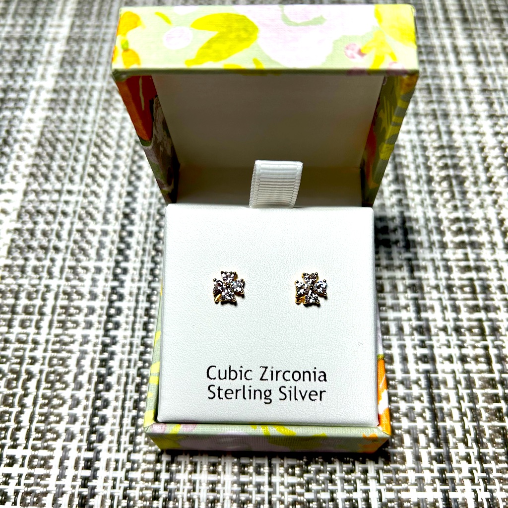 Nanette Brand New Gold Toned Stud Earrings Box Included 22$
